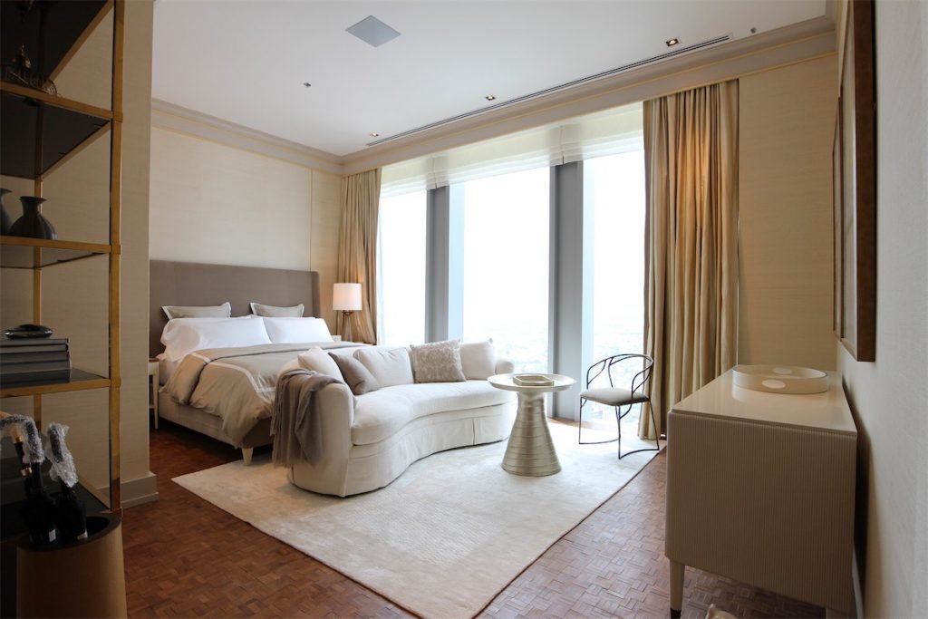 17. Master Bedroom 01